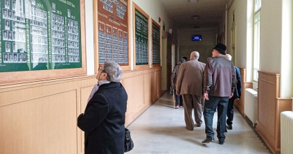 Hatvan év után iskolapadban